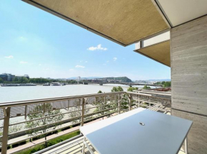 luxury apartment with a beautiful view of the Danube, free spa - wellness and car parking in the center of the city